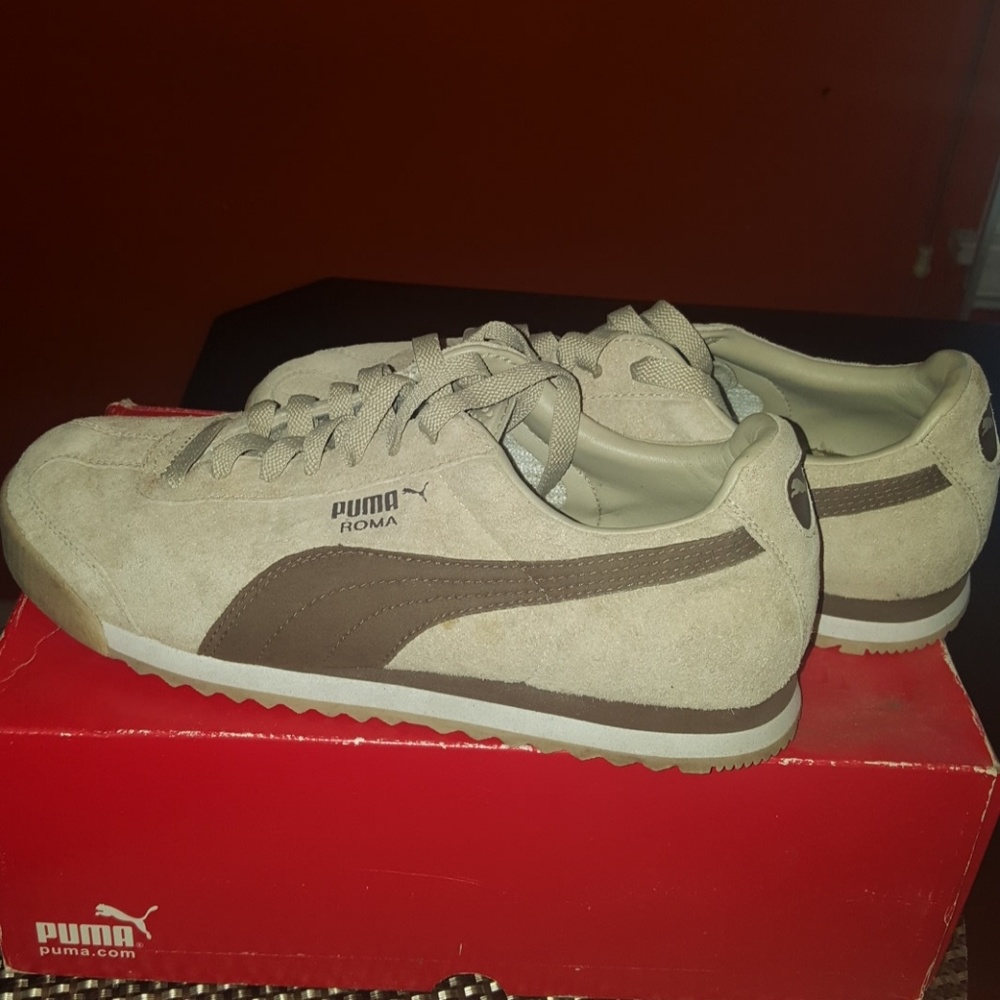 Suede athletic stylin shoes